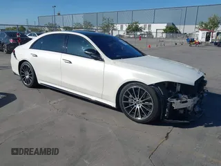 2021 Mercedes-Benz S 580 z VIN W1K6G7GB1MA035142, wystawiony jako IAAI lot #42163920 z przebiegiem 81 193 mil mil oraz . Historia ofert i sprzedaży dostępna na DreamBid. Obrazek 1.