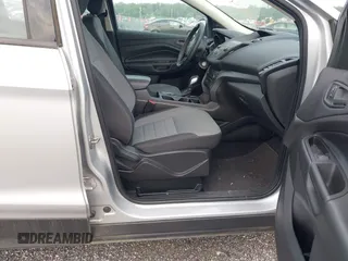 2019 Ford Escape S с VIN 1FMCU0F7XKUA86477, выставлен на аукционе IAAI как лот 42497551 с пробегом 17 985 миль миль и . История ставок и продаж доступна на DreamBid. Изображение 5.