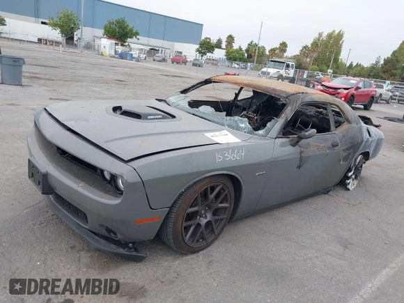 2017 Dodge Challenger R/T Shaker z VIN 2C3CDZBTXHH663987, wystawiony jako IAAI lot #40367339 z przebiegiem Nie podano mil oraz . Historia ofert i sprzedaży dostępna na DreamBid. Obrazek 2.