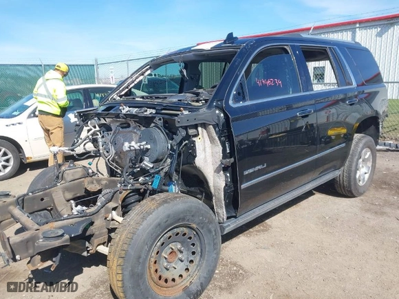 2015 GMC Yukon Denali with VIN 1GKS1CKJ3FR666601, listed as a IAAI auction lot 41946234 with 123,636 mi miles. Bid and sale history available at carsss.com. Image 2.
