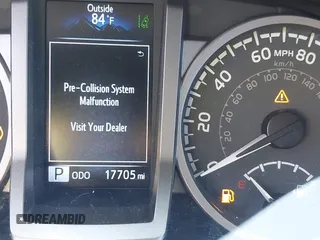 2023 Toyota Tacoma SR5 z VIN 3TMAZ5CN8PM201702, wystawiony jako IAAI lot #42060855 z przebiegiem 17 705 mil mil oraz . Historia ofert i sprzedaży dostępna na DreamBid. Obrazek 7.