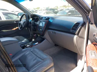 2005 Acura MDX with VIN 2HNYD18265H557415, listed as a IAAI auction lot 40155100 with 175,767 mi miles. Bid and sale history available at carsss.com. Image 5.