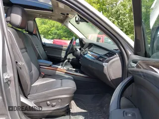 2012 BMW X5 35i z VIN 5UXZV4C50CL989684, wystawiony jako IAAI lot #42284840 z przebiegiem 134 056 mil mil oraz . Historia ofert i sprzedaży dostępna na DreamBid. Obrazek 5.