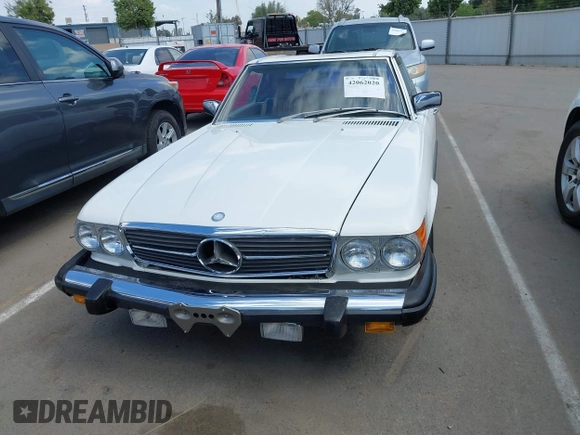 1982 Mercedes-Benz 380 with VIN WDBBA45A1CB015578, listed as a IAAI auction lot 42062020 with 42,746 mi miles. Bid and sale history available at carsss.com. Image 12.