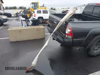 2011 Toyota Tacoma PreRunner with VIN 3TMJU4GN0BM119829, listed as a IAAI auction lot 40896155 with 121,860 mi miles and . Bid and sale history available at DreamBid. Image 12.