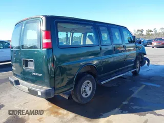 2005 Chevrolet Express Passenger z VIN 1GAGG25V251242079, wystawiony jako IAAI lot #41353852 z przebiegiem 193 081 mil mil oraz . Historia ofert i sprzedaży dostępna na DreamBid. Obrazek 4.