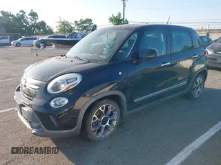 2014 FIAT 500L Trekking z VIN ZFBCFADH6EZ014198, wystawiony jako IAAI lot #42478129 z przebiegiem 99 639 mil mil oraz . Historia ofert i sprzedaży dostępna na DreamBid. Obrazek 2.