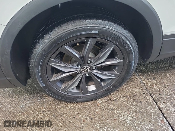 2024 Volkswagen Tiguan SE с VIN 3VV3B7AX4RM085495, выставлен на аукционе IAAI как лот 42796456 с пробегом 34 680 миль миль и . История ставок и продаж доступна на DreamBid. Изображение 18.