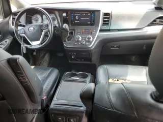2016 Toyota Sienna SE z VIN 5TDXK3DC4GS720388, wystawiony jako Copart lot #60211685 z przebiegiem 191 729 mil mil oraz Szkoda całkowita • Salvage title. Historia ofert i sprzedaży dostępna na DreamBid. Obrazek 8.