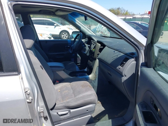 2008 Honda Pilot SE with VIN 5FNYF18338B036073, listed as a IAAI auction lot 42069377 with 191,324 mi miles. Bid and sale history available at carsss.com. Image 5.