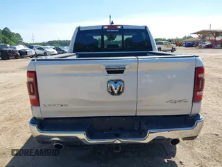 2022 Ram 1500 Limited z VIN 1C6SRFHT1NN361450, wystawiony jako IAAI lot #42027326 z przebiegiem 26 557 mil mil oraz . Historia ofert i sprzedaży dostępna na DreamBid. Obrazek 17.