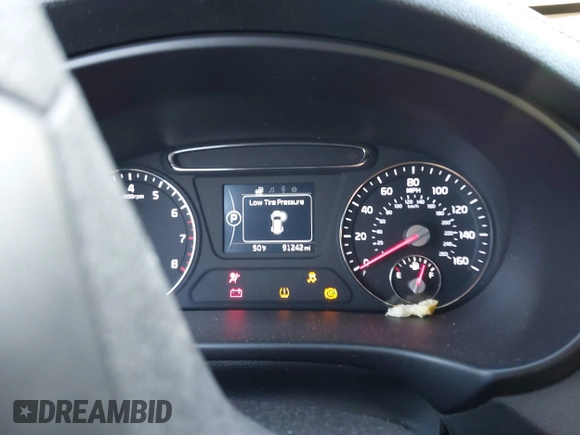 2018 Kia Sorento LX with VIN 5XYPG4A52JG354741, listed as a IAAI auction lot 41626561 with 91,242 mi miles and . Bid and sale history available at DreamBid. Image 7.