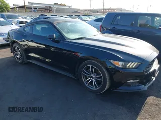 2017 Ford Mustang EcoBoost z VIN 1FA6P8THXH5230980, wystawiony jako IAAI lot #42082404 z przebiegiem 108 194 mil mil oraz . Historia ofert i sprzedaży dostępna na DreamBid. Obrazek 1.