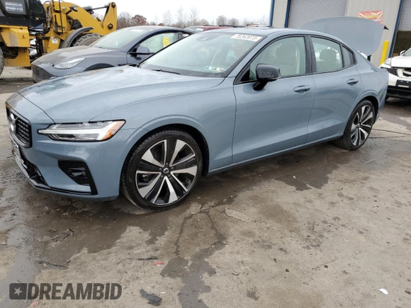 2022 Volvo S60 Momentum with VIN 7JRL12TZ2NG157674, listed as a Copart auction lot 75262073 with 23,682 mi miles. Bid and sale history available at carsss.com. Image 1.