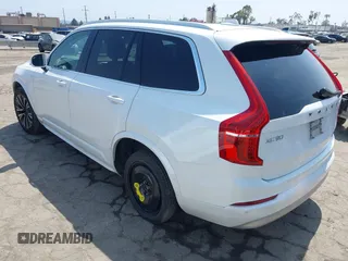 2022 Volvo XC90 Momentum с VIN YV4102PK6N1797215, выставлен на аукционе IAAI как лот 42437890 с пробегом 59 413 миль миль и . История ставок и продаж доступна на DreamBid. Изображение 3.