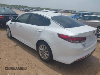 2018 Kia Optima LX z VIN 5XXGT4L31JG234618, wystawiony jako IAAI lot #42126375 z przebiegiem 111 540 mil mil oraz . Historia ofert i sprzedaży dostępna na DreamBid. Obrazek 3.