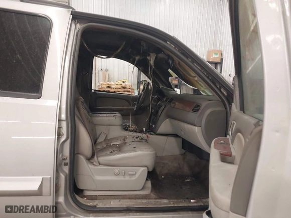2008 GMC Yukon SLT w/4SB with VIN 1GKFK13048J180406, listed as a IAAI auction lot 41708301 with 1 mi miles. Bid and sale history available at carsss.com. Image 5.