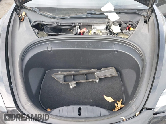 2018 Tesla Model 3 Long Range Battery z VIN 5YJ3E1EB3JF127410, wystawiony jako IAAI lot #41994858 z przebiegiem 100 494 mil mil oraz . Historia ofert i sprzedaży dostępna na DreamBid. Obrazek 10.