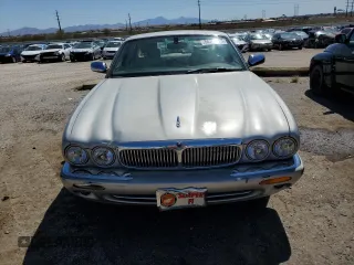 2003 Jaguar XJ 8 z VIN SAJDA14C23LF59484, wystawiony jako Copart lot #50304475 z przebiegiem Nie podano mil oraz Czysty tytuł • Clean title. Historia ofert i sprzedaży dostępna na DreamBid. Obrazek 5.