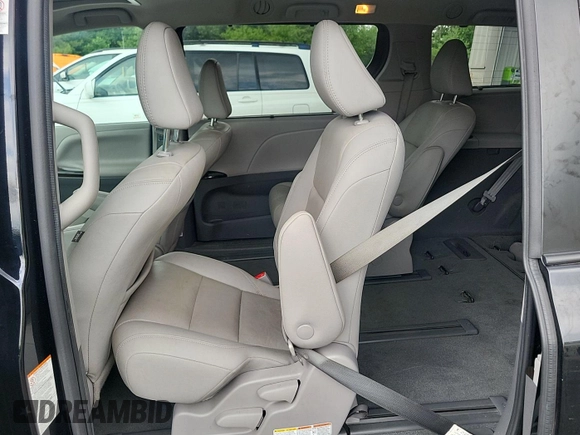 2020 Toyota Sienna XLE z VIN 5TDDZ3DC9LS240453, wystawiony jako IAAI lot #42566212 z przebiegiem 94 405 mil mil oraz . Historia ofert i sprzedaży dostępna na DreamBid. Obrazek 20.