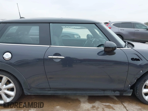 2014 MINI Hardtop S with VIN WMWXM7C56ET926604, listed as a IAAI auction lot 41642560 with 81,219 mi miles and . Bid and sale history available at DreamBid. Image 13.