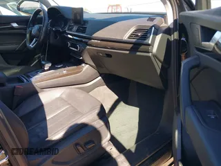 2019 Audi Q5 Premium with VIN WA1ANAFY8K2135057, listed as a IAAI auction lot 41870849 with 32,973 mi miles. Bid and sale history available at carsss.com. Image 5.