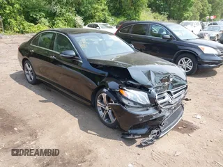 2017 Mercedes-Benz E 300 Luxury z VIN WDDZF4KB8HA125884, wystawiony jako IAAI lot #42411075 z przebiegiem 73 296 mil mil oraz . Historia ofert i sprzedaży dostępna na DreamBid. Obrazek 1.