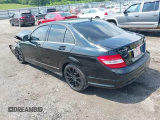2009 Mercedes-Benz C 300 Sport z VIN WDDGF81X99F247766, wystawiony jako IAAI lot #42426314 z przebiegiem 174 256 mil mil oraz . Historia ofert i sprzedaży dostępna na DreamBid. Obrazek 3.