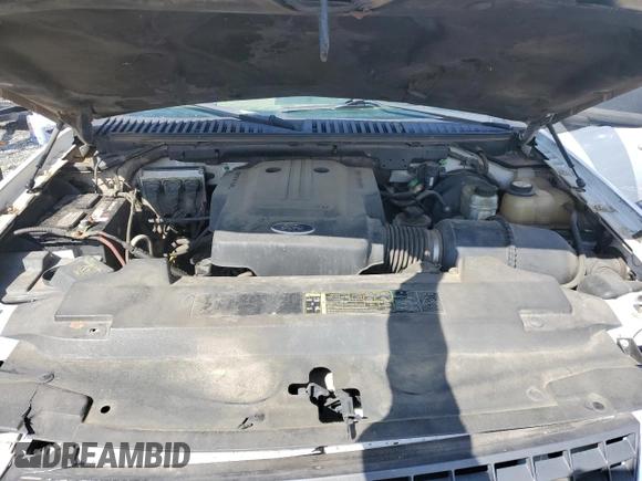 2004 Ford Expedition Special Service with VIN 1FMEU15W04LA49387, listed as a Copart auction lot 52386065 with 322,325 mi miles and Salvage title. Bid and sale history available at DreamBid. Image 12.