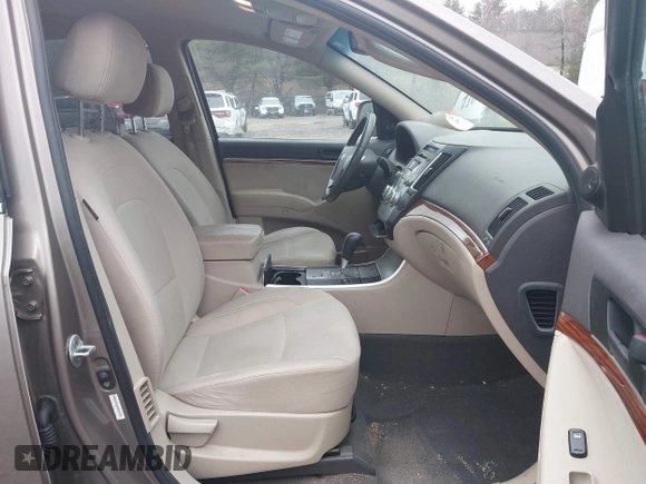 2010 Hyundai Veracruz Limited with VIN KM8NUDCC0AU135170, listed as a IAAI auction lot 41812802 with 102,438 mi miles and . Bid and sale history available at DreamBid. Image 5.