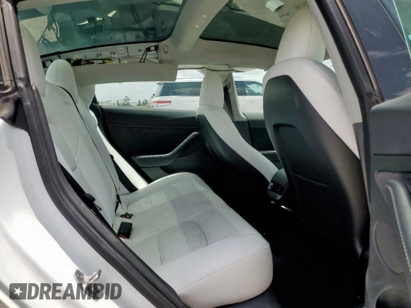 2023 Tesla Model 3 z VIN 5YJ3E1EAXPF600008, wystawiony jako Copart lot #61063675 z przebiegiem 58 733 mil mil oraz Szkoda całkowita • Salvage title. Historia ofert i sprzedaży dostępna na DreamBid. Obrazek 10.