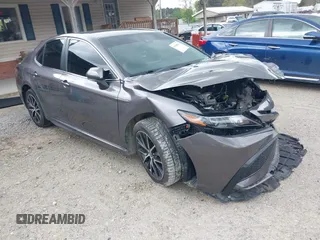 2022 Toyota Camry SE with VIN 4T1G11AK1NU686269, listed as a IAAI auction lot 41910070 with 62,855 mi miles. Bid and sale history available at carsss.com. Image 1.