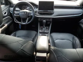 2022 Jeep Compass Latitude Lux с VIN 3C4NJDFB4NT195257, выставлен на аукционе Copart как лот 60707315 с пробегом 20 113 миль миль и Списание • Salvage title. История ставок и продаж доступна на DreamBid. Изображение 8.
