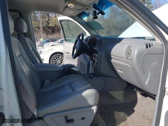 2006 Chevrolet TrailBlazer LS with VIN 1GNDT13S062212638, listed as a IAAI auction lot 41712315 with 260,673 mi miles. Bid and sale history available at carsss.com. Image 5.