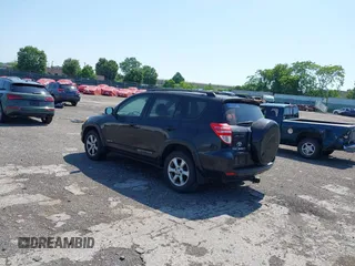 2010 Toyota RAV4 Limited с VIN JTMDK4DV2AD012802, выставлен на аукционе IAAI как лот 42562662 с пробегом 283 501 миль миль и . История ставок и продаж доступна на DreamBid. Изображение 3.