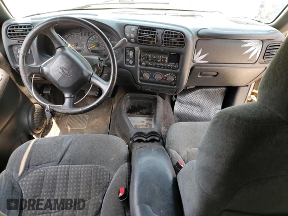 2000 Chevrolet Blazer LS z VIN 1GNCT18W3YK175871, wystawiony jako Copart lot #58230204 z przebiegiem Nie podano mil oraz Nie do naprawy • Non repairable. Historia ofert i sprzedaży dostępna na DreamBid. Obrazek 8.