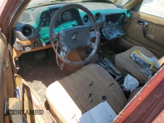 1982 Mercedes-Benz 300 D с VIN WDBAB33A0CB004853, выставлен на аукционе Copart как лот 60577005 с пробегом 337 870 миль миль и Чистый • Clean title. История ставок и продаж доступна на DreamBid. Изображение 8.
