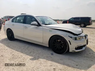 2016 BMW 3 Series 328i z VIN WBA8E9C56GK647899, wystawiony jako Copart lot #57431625 z przebiegiem 104 249 mil mil oraz Szkoda całkowita • Salvage title. Historia ofert i sprzedaży dostępna na DreamBid. Obrazek 4.
