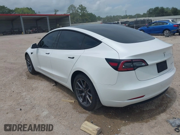 2021 Tesla Model 3 Long Range z VIN 5YJ3E1EB1MF975824, wystawiony jako IAAI lot #42146968 z przebiegiem 97 570 mil mil oraz . Historia ofert i sprzedaży dostępna na DreamBid. Obrazek 3.