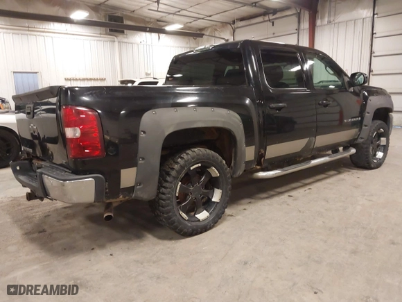 2007 Chevrolet Silverado 1500 LT w/1LT with VIN 3GCEK13M57G510256, listed as a IAAI auction lot 41690398 with 256,980 mi miles. Bid and sale history available at carsss.com. Image 4.