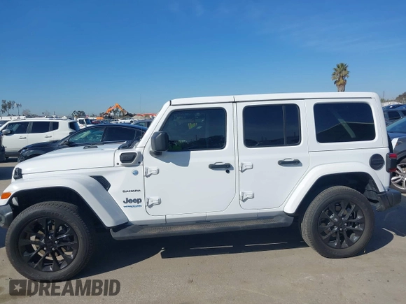 2021 Jeep Wrangler Unlimited Sahara z VIN 1C4JJXP6XMW765398, wystawiony jako IAAI lot #41592185 z przebiegiem 26 834 mil mil oraz . Historia ofert i sprzedaży dostępna na DreamBid. Obrazek 14.