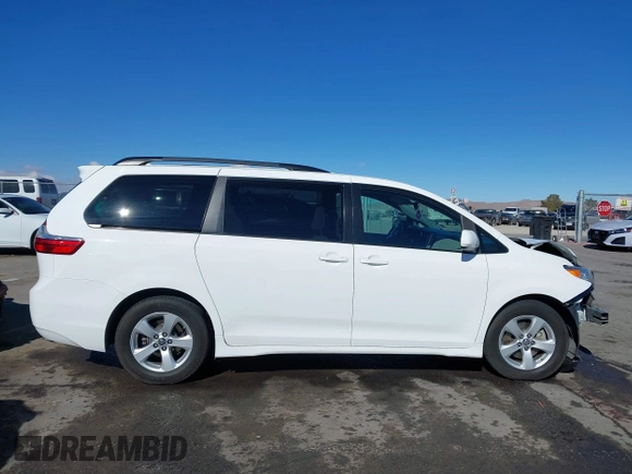 2018 Toyota Sienna LE Auto Access Seat with VIN 5TDKZ3DC9JS962977, listed as a IAAI auction lot 41312680 with 107,538 mi miles. Bid and sale history available at carsss.com. Image 14.