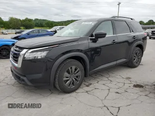 2022 Nissan Pathfinder SV z VIN 5N1DR3BA6NC222512, wystawiony jako Copart lot #56241445 z przebiegiem 57 662 mil mil oraz Szkody całkowita. Historia ofert i sprzedaży dostępna na DreamBid. Obrazek 1.