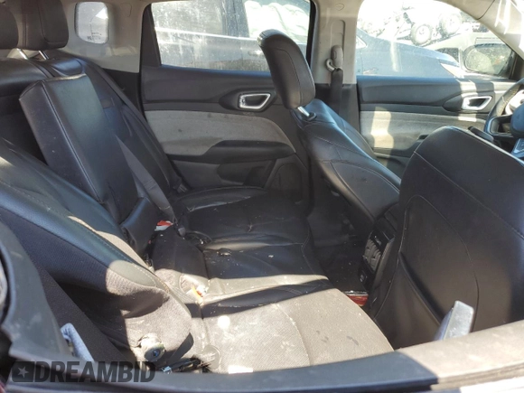 2022 Jeep Compass Latitude Lux z VIN 3C4NJDFB8NT157868, wystawiony jako Copart lot #69143104 z przebiegiem 46 406 mil mil oraz Szkoda całkowita • Salvage title. Historia ofert i sprzedaży dostępna na DreamBid. Obrazek 10.
