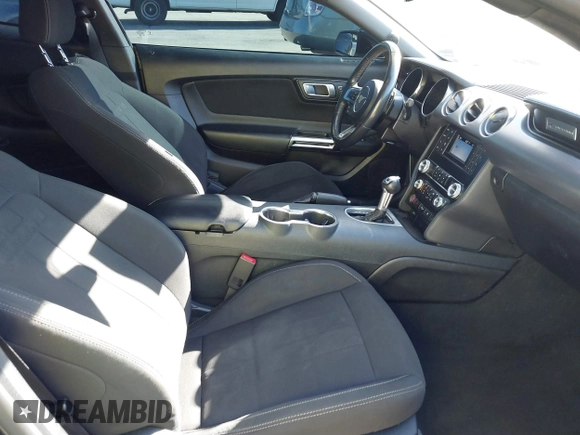 2021 Ford Mustang GT z VIN 1FA6P8CF6M5149175, wystawiony jako IAAI lot #41798328 z przebiegiem 61 776 mil mil oraz . Historia ofert i sprzedaży dostępna na DreamBid. Obrazek 5.