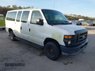 2010 Ford Econoline Passenger XL z VIN 1FBNE3BL2ADA92615, wystawiony jako IAAI lot #41059880 z przebiegiem Nie podano mil oraz . Historia ofert i sprzedaży dostępna na DreamBid. Obrazek 1.