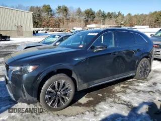 2024 Mazda CX-90 S Premium z VIN JM3KKDHC7R1176342, wystawiony jako Copart lot #89099425 z przebiegiem 7 778 mil mil oraz Szkoda całkowita • Salvage title. Historia ofert i sprzedaży dostępna na DreamBid. Obrazek 1.
