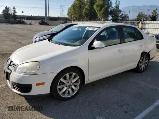 2010 Volkswagen Jetta Wolfsburg Edition с VIN 3VWRA7AJ1AM050485, выставлен на аукционе Copart как лот 47017435 с пробегом 154 993 миль миль и Списание • Salvage title. История ставок и продаж доступна на DreamBid. Изображение 1.