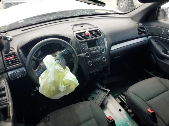 2016 Ford Police Interceptor Utility z VIN 1FM5K8AR9GGC35764, wystawiony jako Copart lot #54386065 z przebiegiem Nie podano mil oraz Szkoda całkowita • Salvage title. Historia ofert i sprzedaży dostępna na DreamBid. Obrazek 8.