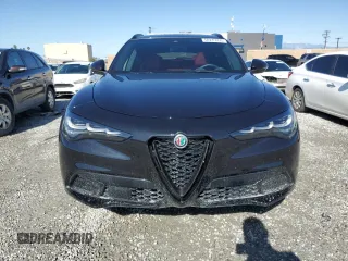 2024 Alfa Romeo Stelvio Ti z VIN ZASPAKBN3R7D79474, wystawiony jako Copart lot #50245995 z przebiegiem 14 558 mil mil oraz Szkoda całkowita • Salvage title. Historia ofert i sprzedaży dostępna na DreamBid. Obrazek 5.